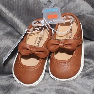 Brand NWT Carter's Brown Dress Shoes with bow & velcro strap for girls in Sz(4)